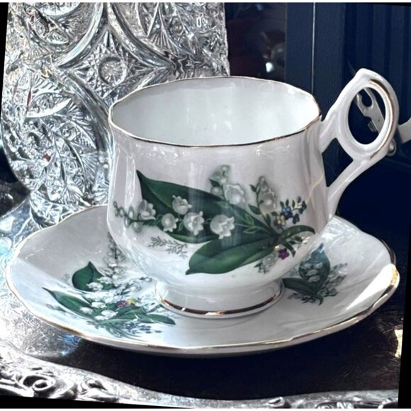 Royal Dover Lily of the Valley Teacup & Saucer Fine Bone China England - Picture 9 of 10